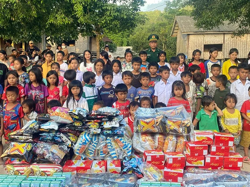 Anh Nam vui vẻ bên gia đình, thể hiện cuộc sống cân bằng và không bị ảnh hưởng bởi cá cược nhờ clb88